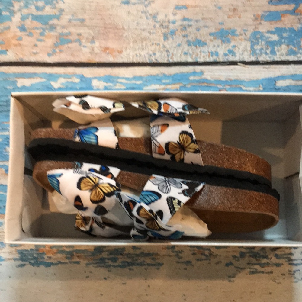 New Butterfly Bow Sandals - Picture 7 of 14